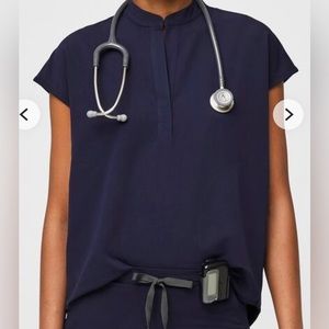 FIGS Scrub Top. Rafaela Oversized fit. Navy.